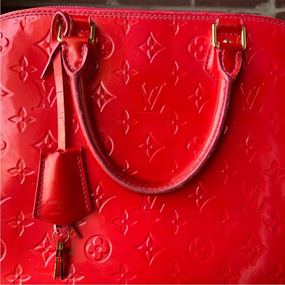 Authentic Louis Vuitton Alma Vernis GM - Picture 4 of 16